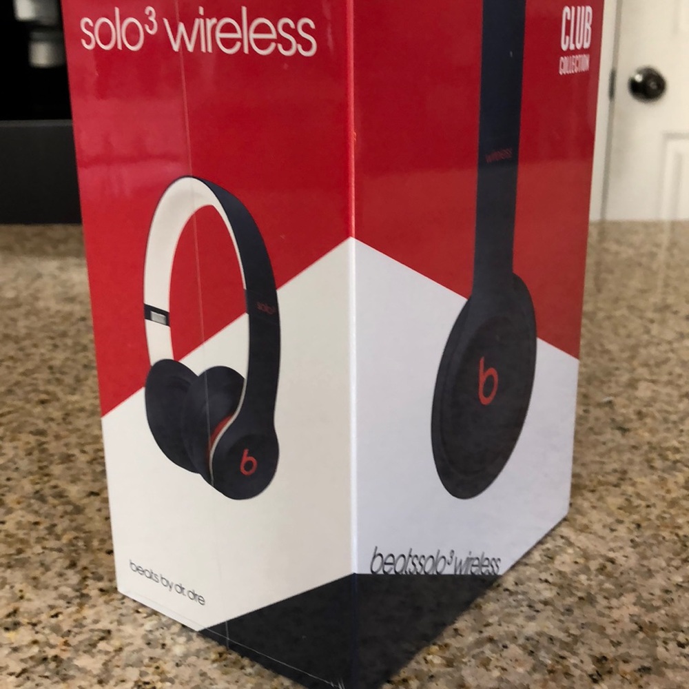 BRAND NEW Beatssolo3 wireless earphones - Picture 4 of 4